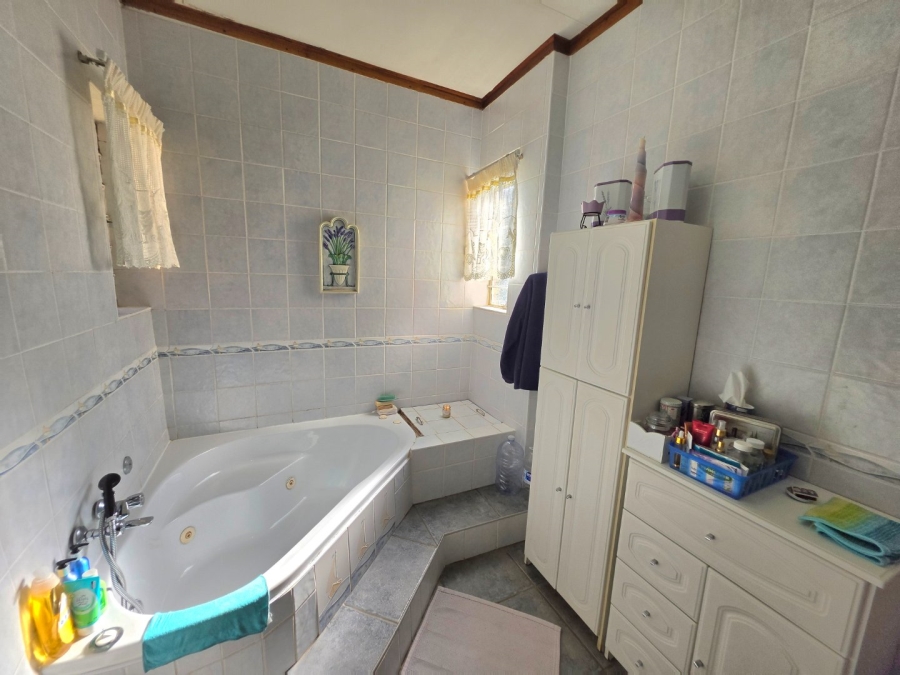 5 Bedroom Property for Sale in Panorama Free State